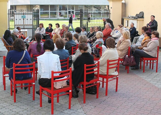 Noc literatúry – verejné čítanie na netradičných miestach s cieľom upozorniť na význam literatúry, s
